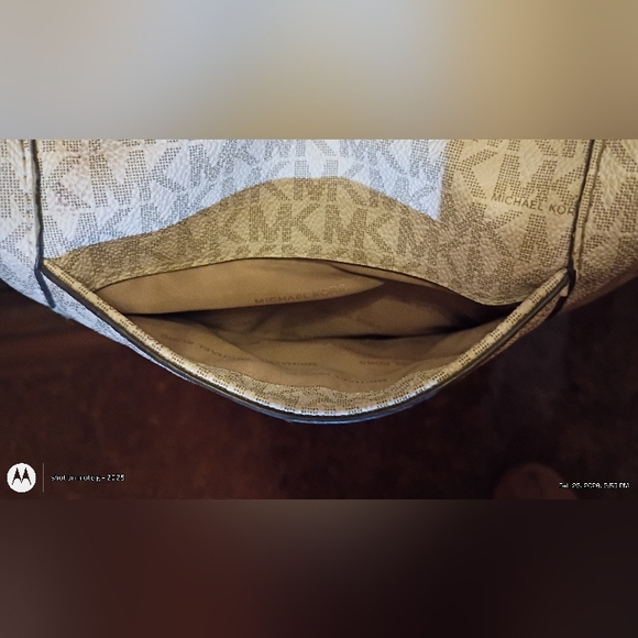 Michael Kors Lydia Hobo bag & clutch set & MK Dust Bag NWT ~ BONUS! - Picture 16 of 16